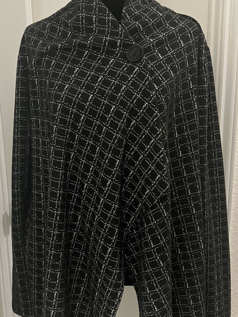 Bobeau XL Black Gray Plaid Open Front Cardigan Jacket Asymmetrical Hem